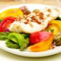 Gegrillter Fisch mit einem Salat aus[...]