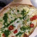 Flammkuchen mit Spargel und Pesto