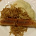 Bratwurst mit Kartoffelbrei und gebratenen[...]