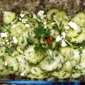 Kräuter-Gurken-Salat mit Feta