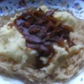 Wurstgulasch im Kartoffel-Sauerkraut-Bett
