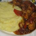 Putengulasch mit Paprika und Zwiebeln