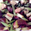 Rote-Bete-Salat mit grünen Bohnen und Äpfeln