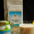 Cremiger Smoothie mit Banane, Datteln und Kokos