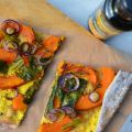 Flammkuchen mit Kürbis, Mangold und roten[...]