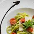NUDELN MIT AVOCADOPESTO