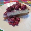 Käsekuchen mit pürierten Himbeeren