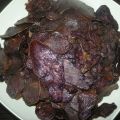 Kartoffelchips aus lila Kartoffeln