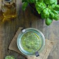 Pesto Sauce. Pesto-Soße. صوص البيستو بالريحان