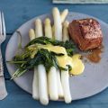 Kalbsfilet mit Spargel und Waldmeistersauce
