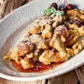 Kaiserschmarren mit Kirschapfelmarmelade