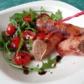 Hackfleisch-Röllchen mit Rucola-Tomaten -Salat