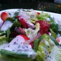 Eisberg-Spinat-Salat mit frischen Erdbeeren