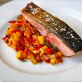 Gegrillter Lachs mit Ananas-Melonen-Salsa