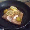 Lachsfilet mit Petersilienkartoffeln und Erbsen[...]