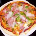 Pizza: Spargelpizza mit Tomaten-Hollandaise
