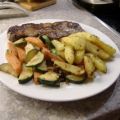 Rindersteak mit Zucchini-Möhrengemüse und[...]