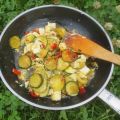 Zucchini mit Feta, aus der Pfanne
