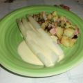Schinken-Kartoffel-Pfanne zu weißem Spargel