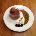 Nougat Panacotta mit Amertini-Crumble und[...]