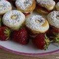 Minidonuts gefüllt mit Vanillecreme und[...]