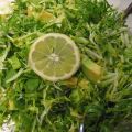 Friseé-Salat mit Zitrone und Avocado
