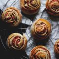 Herbstliche Zimtschnecken mit frischen Feigen