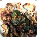 Putenspieße mit Zucchinigemüse
