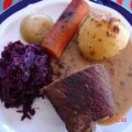 Rouladen mit Rotkohl und Knödel