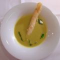 Maissuppe mit Lachs-Frühlingsrolle an[...]