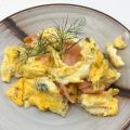 Rührei mit Lachs und Dill