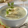 Spargelsuppe mit getoastetem Baguette