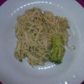 Linguine mit Wallnuss-Salsa und Brokkoli