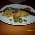Zwiebelschnitzel mit Käse und grünen Oliven