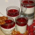 Mandel-Panna-Cotta mit Himbeerkompott