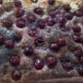 Mohn-Zuckerkuchen mit Kirschen