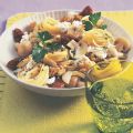 Spaghetti mit Feta und Walnüssen