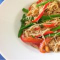 Scharfer Glasnudelsalat mit Nüssen