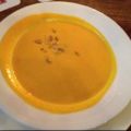 Kürbiscremesuppe mit gerösteten Kürbiskernen