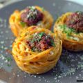 Spaghetti mit Hackbällchen verpackt als Muffins