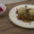 Semmelknödel mit Pilzragout und Rotkohlsalat[...]