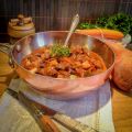 WILDSCHWEINRAGOUT mit Rüben, Pastinaken und[...]