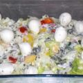Eisbergsalat mit Basilikum und Mozzarella