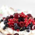 Baisertorte mit Sommerobst