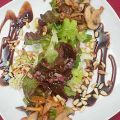Winzer-Salat mit Köstlichkeiten vom Baum, der[...]