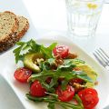 Arugula Salad with Avocado. Rucolasalat mit[...]