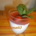 Desserts: Joghurtcreme mit Erdbeeren und Minze