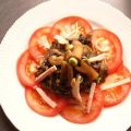 Champignonsalat auf Tomatencarpacchio