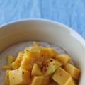 Semoule exotique avec pièces de mangue