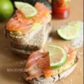 Appetithappen mit Lachs und Guacamole